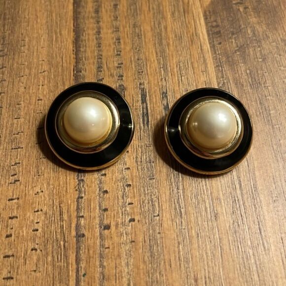 Ciner Vintage 1980s Faux Pearl Clip-back Earrings - Picture 10 of 11